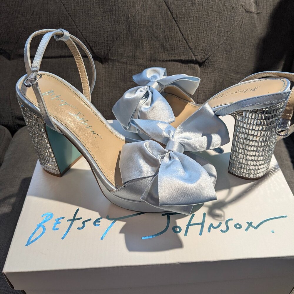 NWT Betsy Johnson Aida shoes